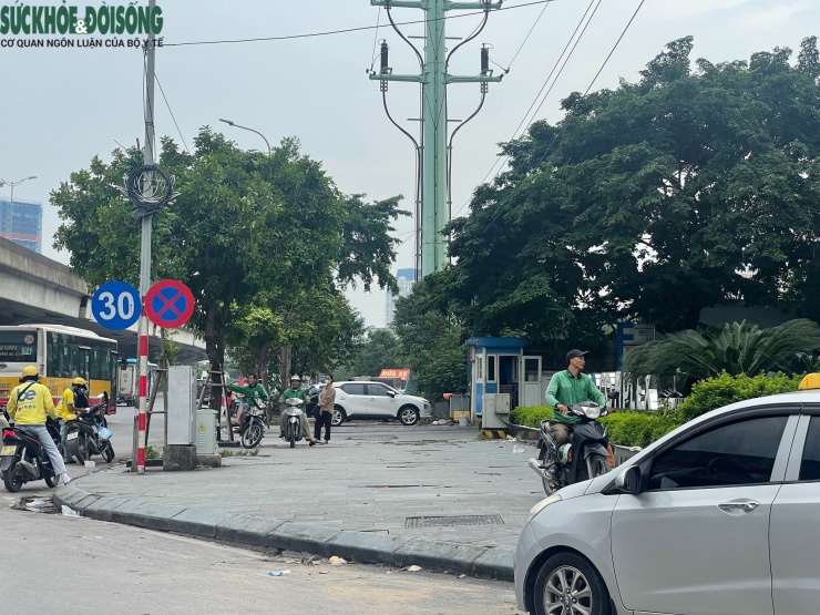 Hà Nội: Vỉa hè nơi cô gái bị người bán trà đá xua đuổi giờ ra sao? - 3