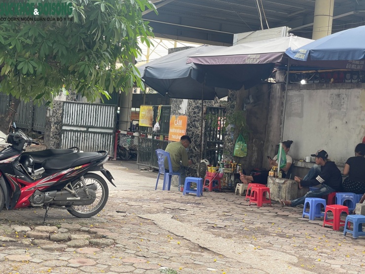 Hà Nội: Vỉa hè nơi cô gái bị người bán trà đá xua đuổi giờ ra sao? - 8