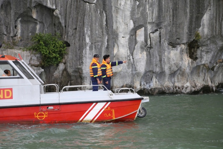 Tìm thấy thi thể nạn nhân cuối cùng vụ lật tàu trên vịnh Hạ Long.