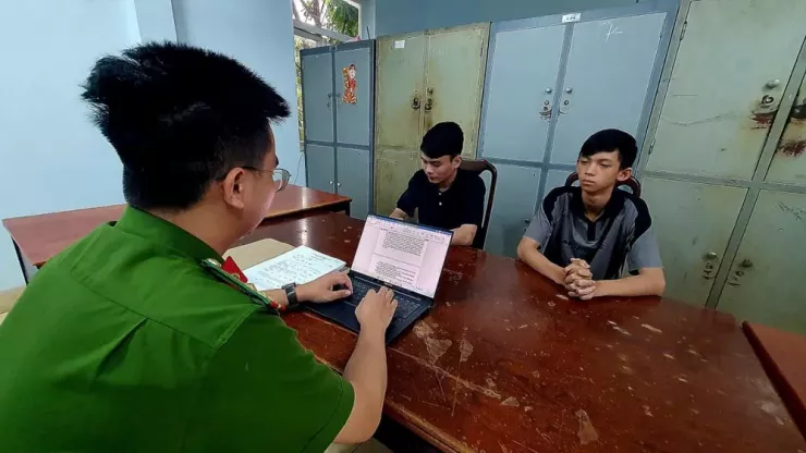 Hai bị can tại cơ quan công an. Ảnh: S.Đ