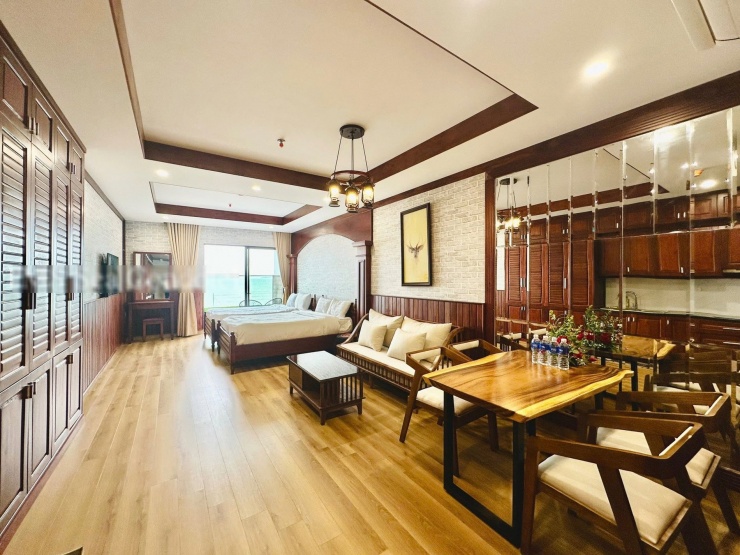 Chị Linh đặt phòng nghỉ dạng căn hộ với 2 giường lớn, giá 750.000 đồng/đêm/căn