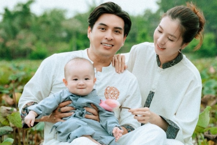 Cuộc sống làm bố 'bỉm sữa' của Hồ Quang Hiếu