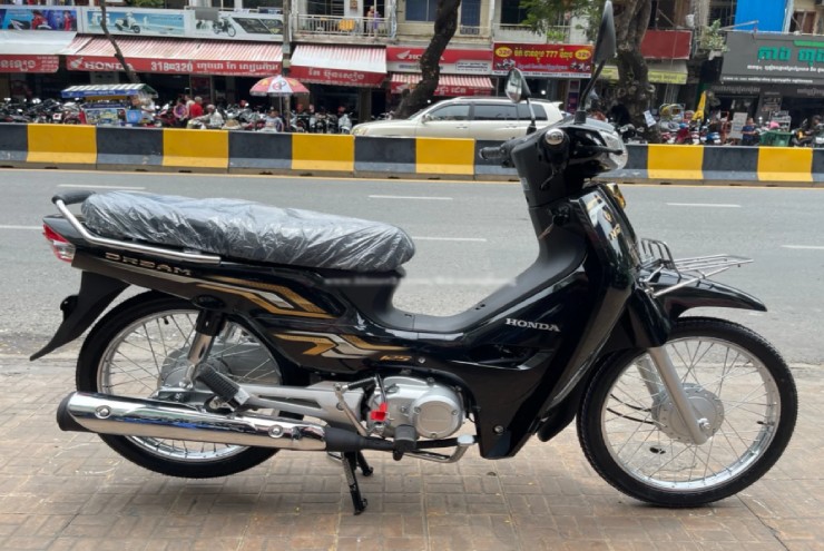 Huyền thoại 2025 Honda Dream rao bán hơn 2.000 USD ở Campuchia