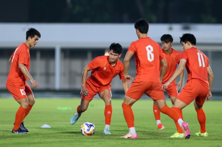 U23 Việt Nam vui tươi trở lại sân tập, có lực lượng mạnh nhất chờ đấu U23 Indonesia - 8