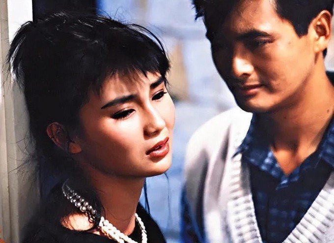 Châu Nhuận Phát khiến các diễn viên đóng chung như Quan Chi Lâm hay Trương Mạn Ngọc khó chịu vì tính cách gia trưởng bá đạo, không nghe ai.
