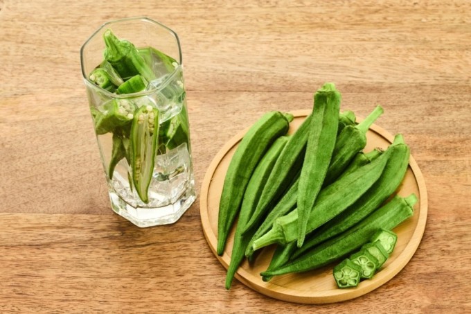 Chất xơ trong đậu bắp giúp hỗ trợ tiêu hóa, ngăn ngừa táo bón, trong khi chất nhầy có tác dụng bôi trơn ruột, giúp thức ăn di chuyển dễ dàng hơn.