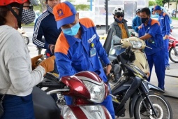 Cấm xe máy chạy xăng, cây xăng có thể chuyển thành trạm sạc xe điện?