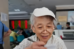 78 tuổi, có 15 tỷ trong ngân hàng và 4 chiêu thức đầu tư tài chính của cụ bà