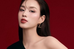 Đỗ Thị Hà  ' úp mở '  ở tuổi 24