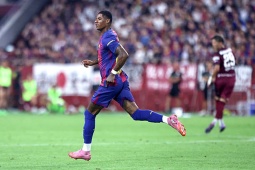 Rashford ra mắt Barcelona: Vào sân  " châm ngòi "  bàn thắng rồi... rời sân