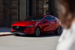 Giá xe Mazda3 niêm yết và lăn bánh tháng 7/2025