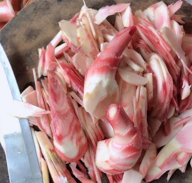 Vị của mầm khá giống quả thảo quả nhưng thanh hơn, dịu hơn, đọng lại nơi đầu lưỡi là chút cay nhẹ nhàng, rất đặc trưng.&nbsp;
