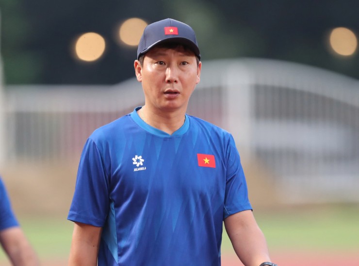 U23 Việt Nam vui tươi trở lại sân tập, có lực lượng mạnh nhất chờ đấu U23 Indonesia - 2