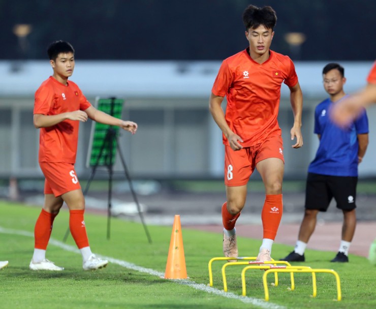 U23 Việt Nam vui tươi trở lại sân tập, có lực lượng mạnh nhất chờ đấu U23 Indonesia - 5