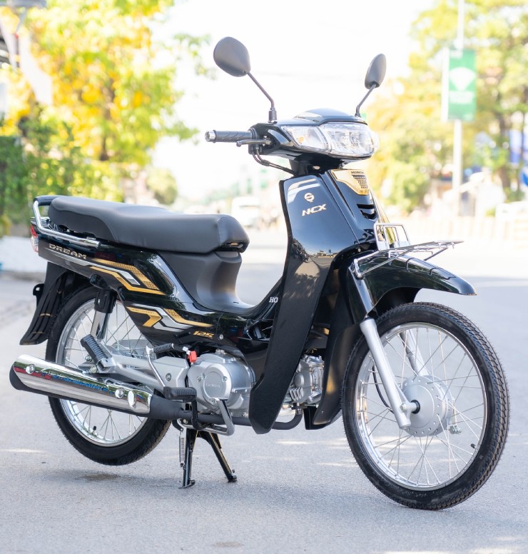 Huyền thoại 2025 Honda Dream rao bán hơn 2.000 USD ở Campuchia - 1
