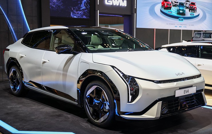 Sedan là một trong hai kiểu thân xe của KIA EV4, bên cạnh bản hatchback.