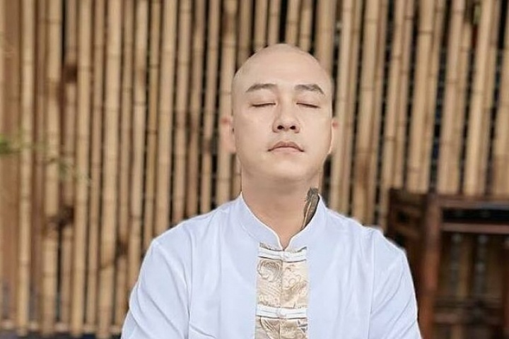 Ca sĩ Tuấn Hưng quy y