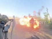 Thế giới - Video: Khoảnh khắc UAV tự sát lao xuống cách phóng viên chiến trường Nga vài mét