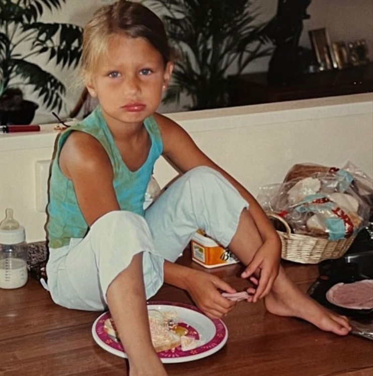 Dung mạo ngày bé của siêu mẫu Bella Hadid - 6
