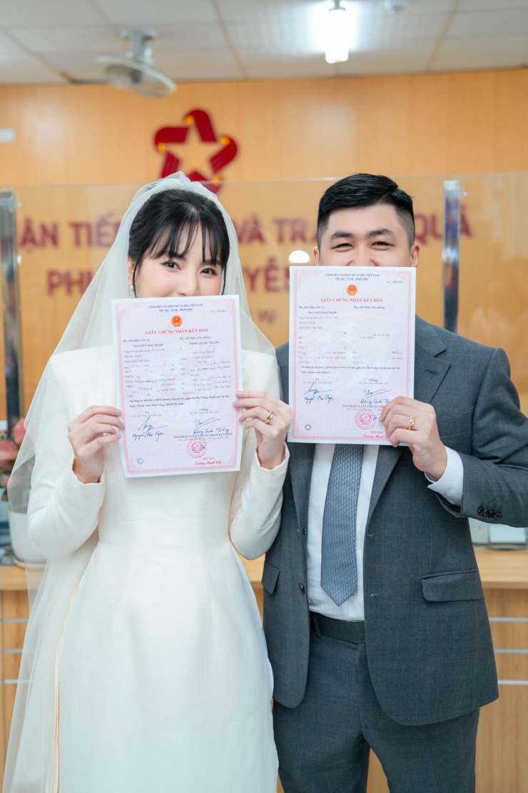 Chồng người đẹp kém cô 2 tuổi, là một doanh nhân, con trai của gia đình kinh doanh nổi tiếng trong lĩnh vực nhà hàng, tiệc cưới và bất động sản tại Bắc Giang (hiện là Bắc Ninh). Sau đám cưới, Mai Ngọc khá thoải mái chia sẻ về cuộc sống cá nhân trên mạng xã hội.