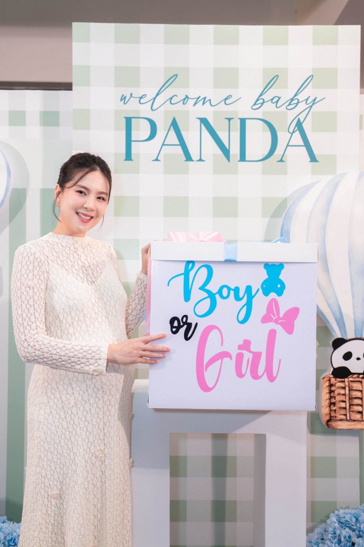 Mang thai lần đầu ở tuổi 34, Mai Ngọc tạm dừng công việc ở đài truyền hình để tập trung chăm sóc sức khỏe.