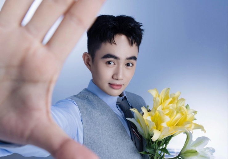 Tina Thảo Thi bị tố thái độ làm việc, trái ngược với hình tượng tích cực trên mạng xã hội.