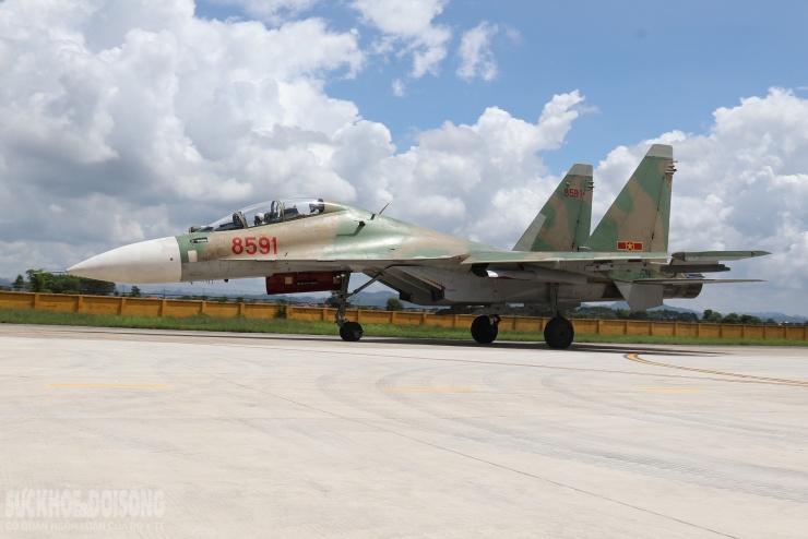 Đội hình Su-30MK2 &#39;rèn gió luyện mây&#39; cho ngày 2/9 lịch sử - 3
