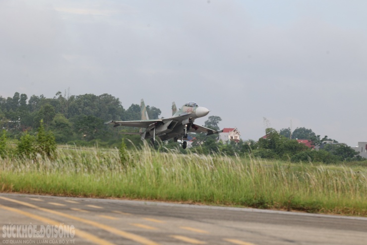 Đội hình Su-30MK2 &#39;rèn gió luyện mây&#39; cho ngày 2/9 lịch sử - 4