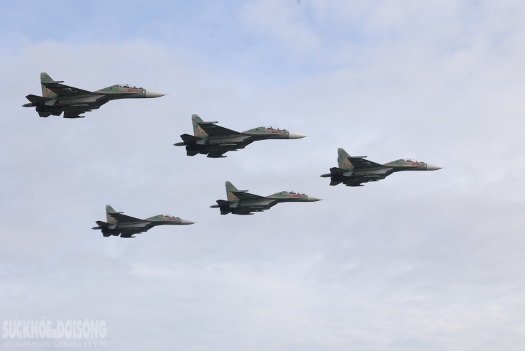 Đội hình Su-30MK2 &#39;rèn gió luyện mây&#39; cho ngày 2/9 lịch sử - 5