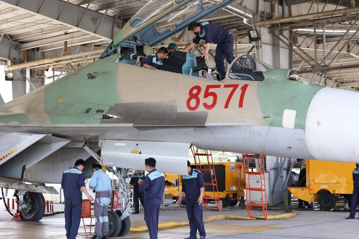 Đội hình Su-30MK2 &#39;rèn gió luyện mây&#39; cho ngày 2/9 lịch sử - 7