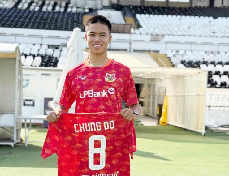 Chung Đỗ trong màu áo CLB Ninh Bình