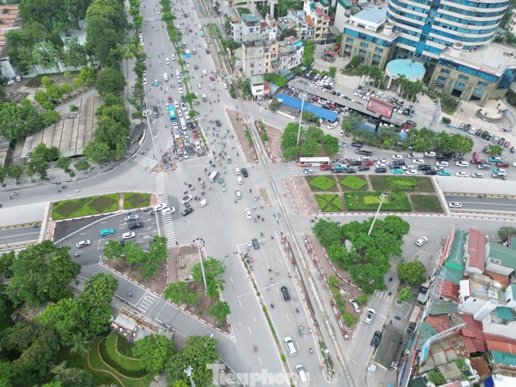 Hiện nút giao Giải Phóng - Lê Duẩn - Xã Đàn - Đại Cồ Việt có mặt bằng rộng rãi, hạ tầng giao thông hoàn thiện. Ngoài ra, tại đây có bãi đỗ xe lớn (đối diện Tổng Công ty Hàng hải Việt Nam) phù hợp để thành phố dừng xe máy xăng từ Vành đai 1 trở vào.