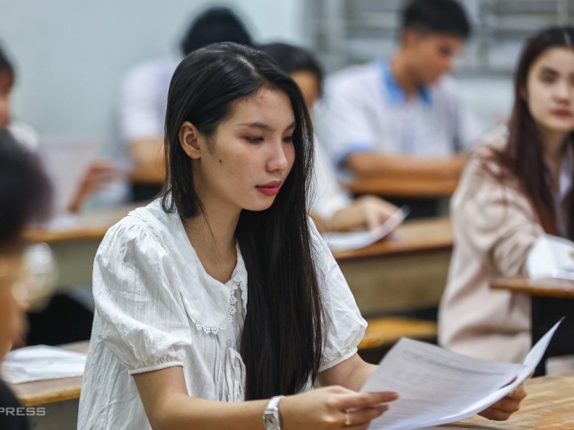 Lịch nộp lệ phí xét tuyển đại học năm 2025