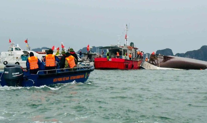 Hiện trường vụ lật tàu Vịnh Xanh 58