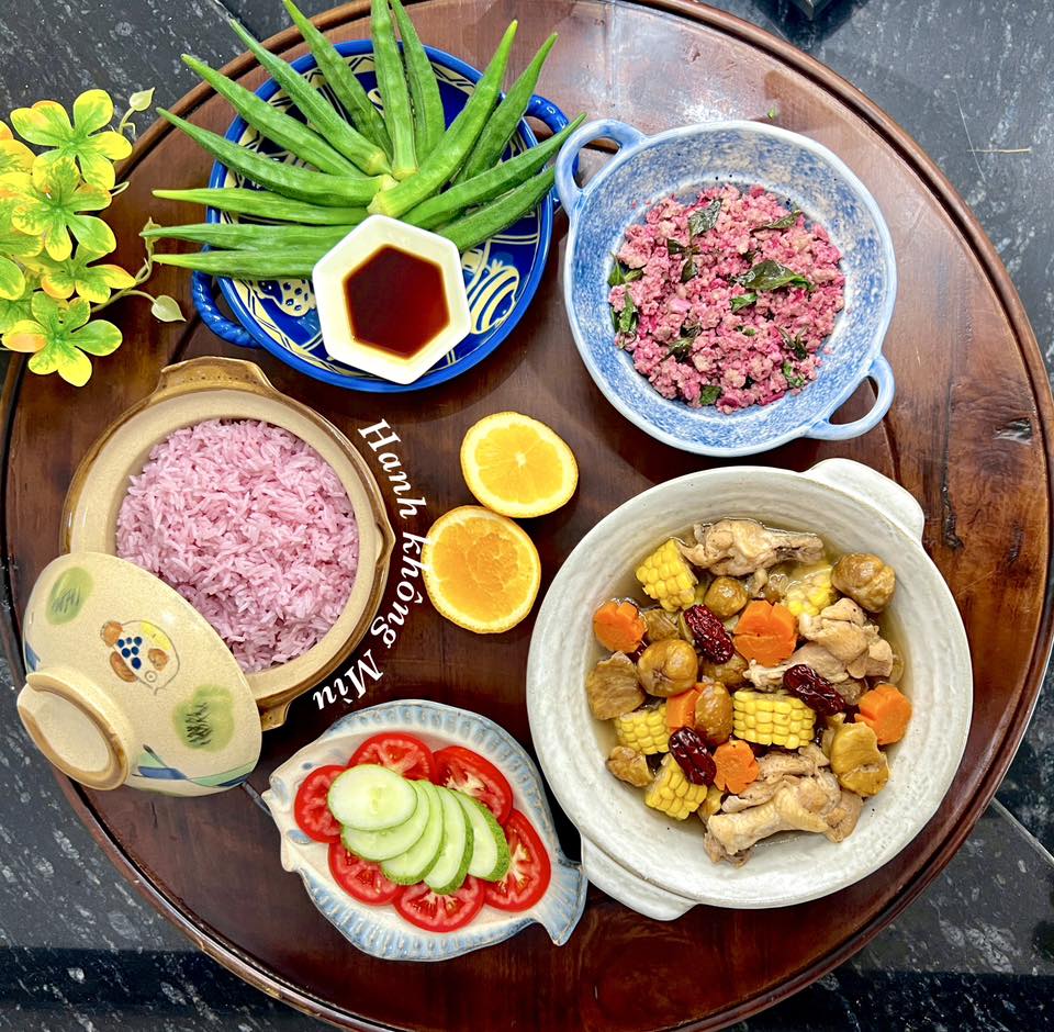 Canh gà hầm - Đậu bắp luộc - Thịt băm&nbsp;
