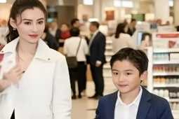 Khán giả xôn xao vì tấm hình 'con trai út của Trương Bá Chi'