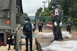 Thế giới - Thái Lan bàn giao 12 thi thể binh sĩ cho Campuchia