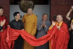 Sư trụ trì ngôi chùa nổi tiếng nhất Trung Quốc bị điều tra