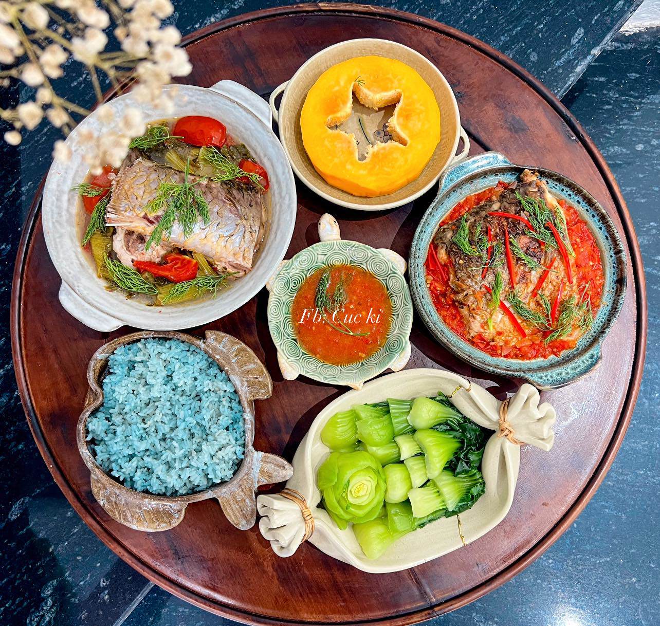 Canh cá nấu dưa chua - Cá sốt cà chua - Cải chíp luộc - Đu đủ