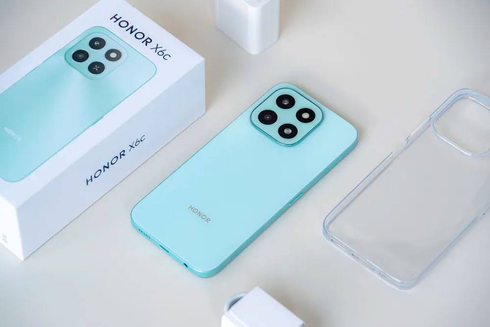 Khi áp dụng ưu đãi, học sinh sinh viên và tài xế công nghệ có thể sắm HONOR X6c với mức giá chỉ từ 3.69 triệu đồng
