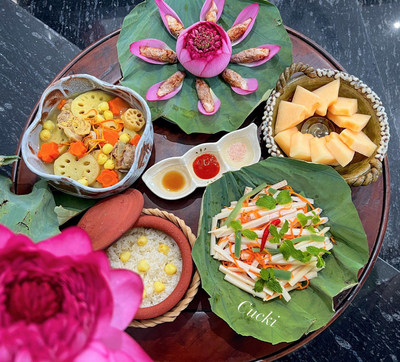 Chả sen - Canh hầm củ sen - Gỏi ngó sen - Dưa vàng - Cơm hạt sen