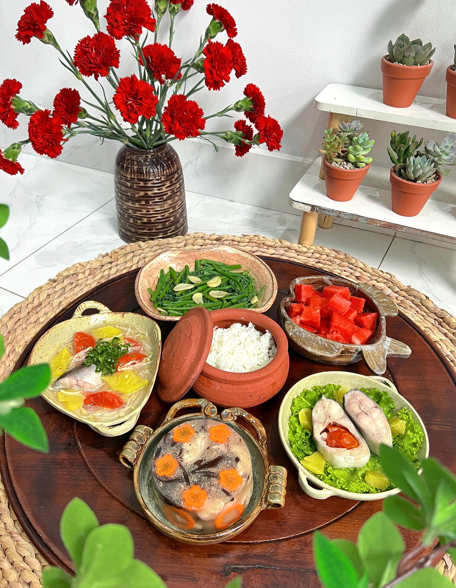 Canh cá nấu chua - Thịt đông - Rau bí xào tỏi - Dưa hấu