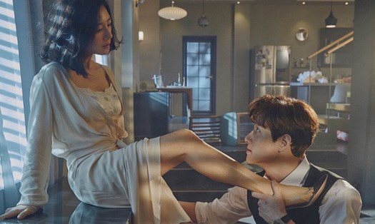 Cuộc ngoại tình diễn ra lén lút nhưng đầy say mê (Ảnh minh họa)