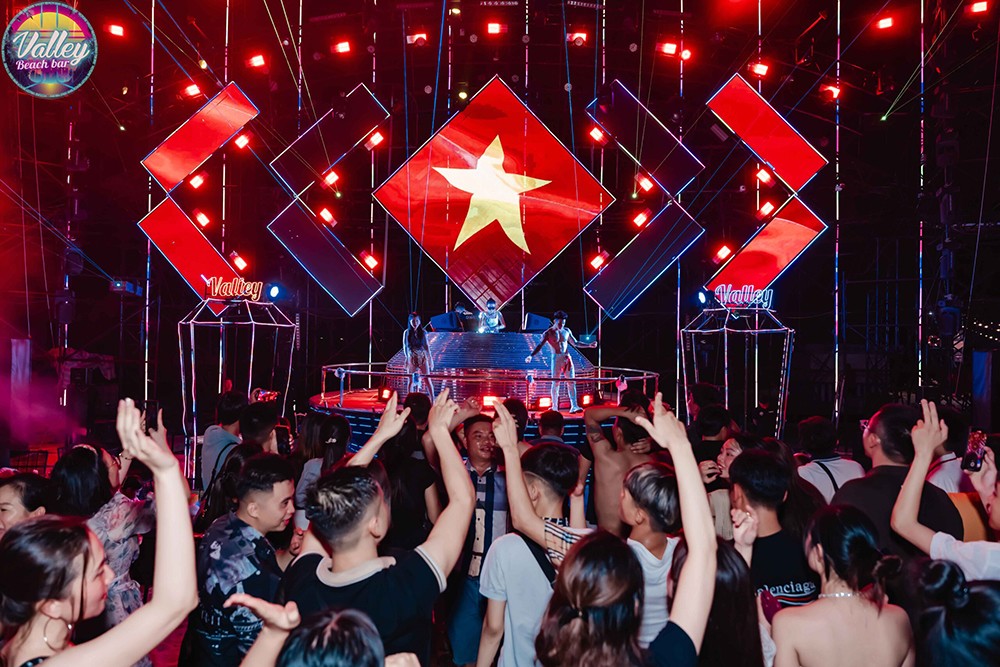 Những đêm nhạc đẳng cấp tại Valley Beach Club Bãi Cháy.