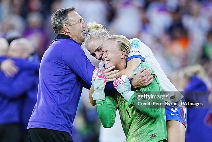 ĐT nữ Anh thắng chung cuộc 3-1 ở loạt luân lưu, khi họ chỉ có 2 lần đá hỏng, còn ĐT nữ Tây Ban Nha có tới 3 người thực hiện không thành công. 