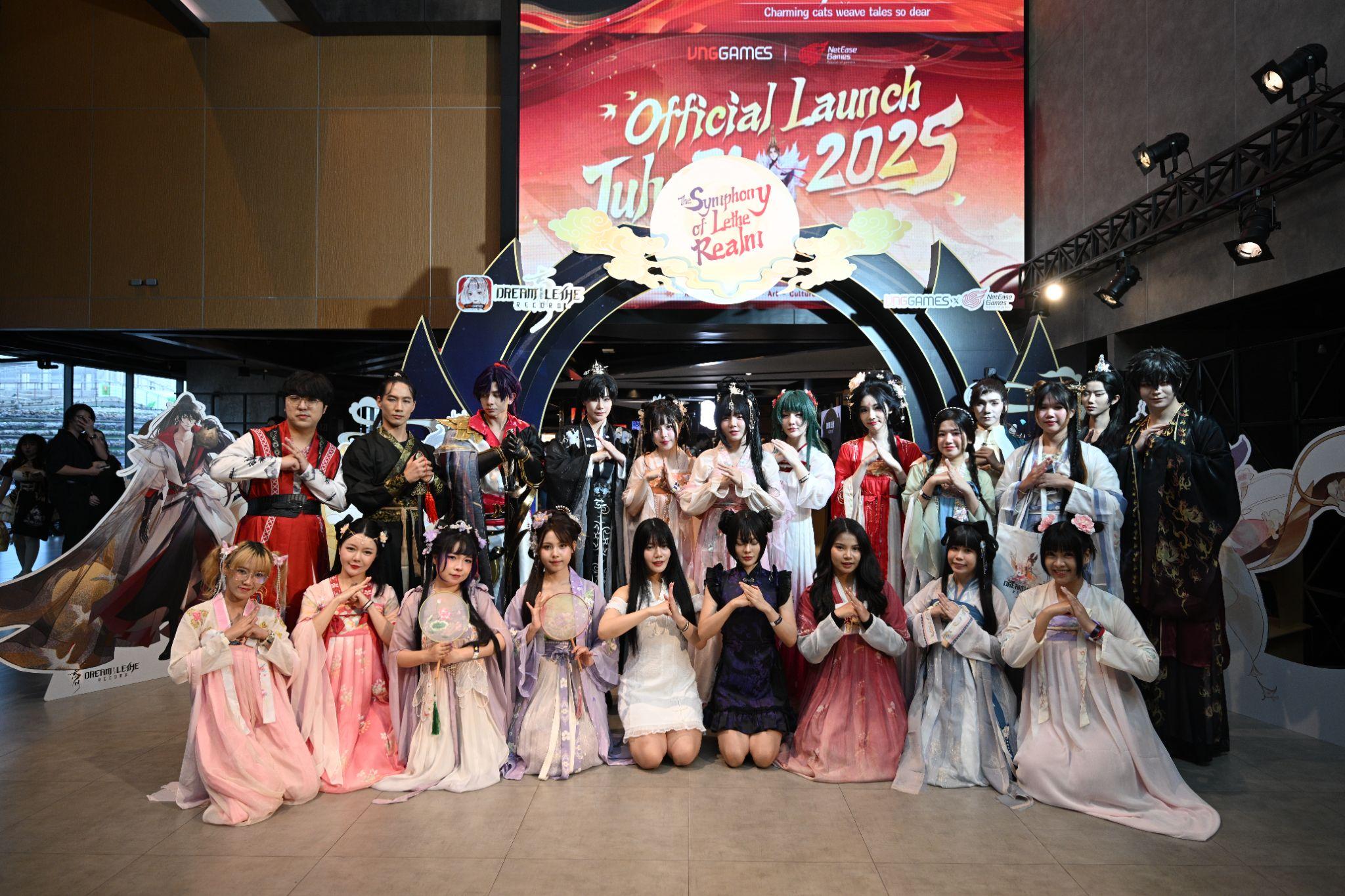 Đông đảo cosplayer hóa thân thành các danh sĩ trong game