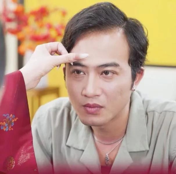 Nhan nhản video người nổi tiếng quảng cáo xăm chân mày cải vận.