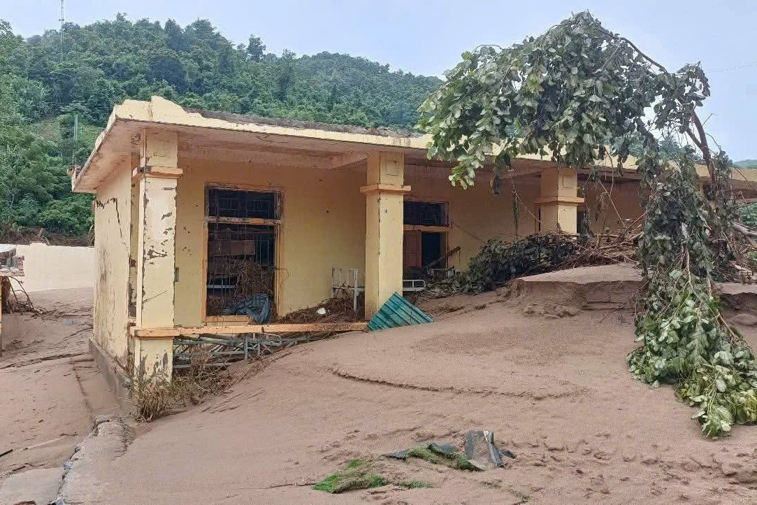 Mưa lũ tàn phá trường lớp, hiệu trưởng nghẹn ngào viết &#39;tâm thư&#39; - 2