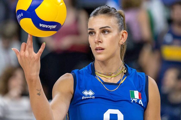 “Thiên thần bóng chuyền” Sato cùng hot girl Orro bật cao hơn 3m, thi đấu ấn tượng tại VNL 2025 - 5