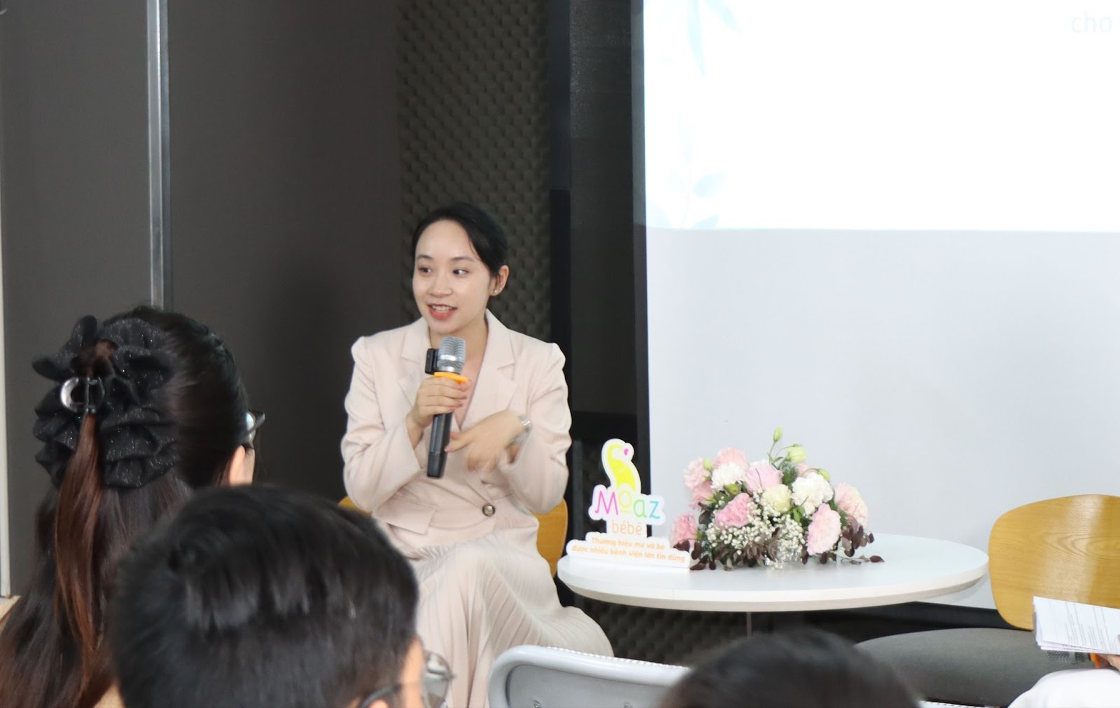 Chuyên gia Tâm lý học tiền sản Phạm Hoài Thu chia sẻ trong buổi Workshop